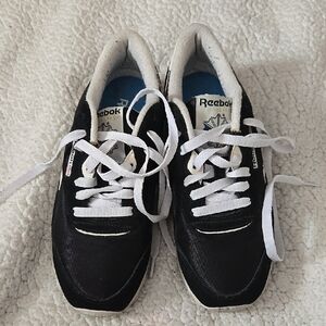 Reebok Classics Black and white 7.5